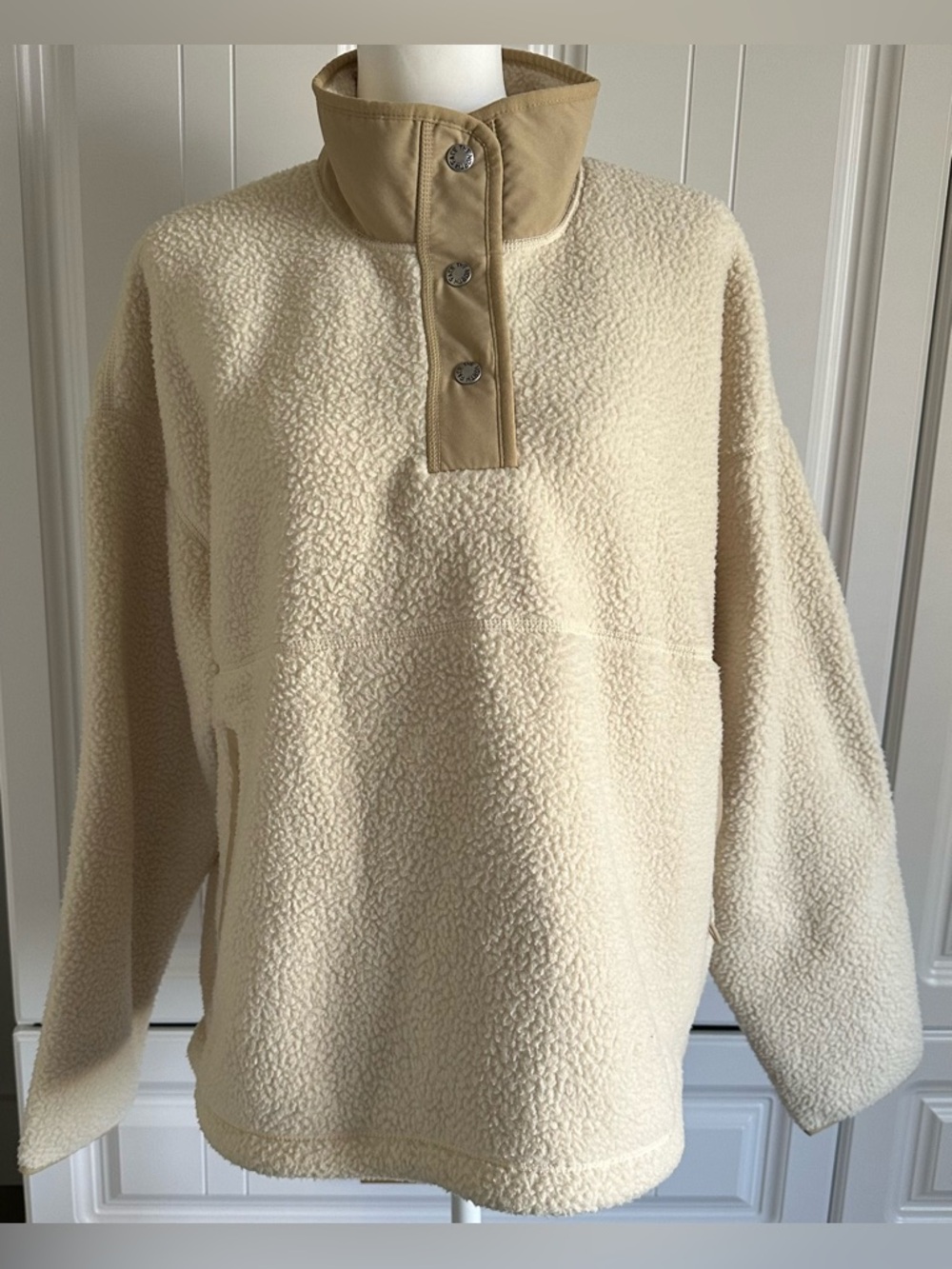 North Face Ladies Sherpa Quarter Snap Pullover. Size XL. Only worn twice.